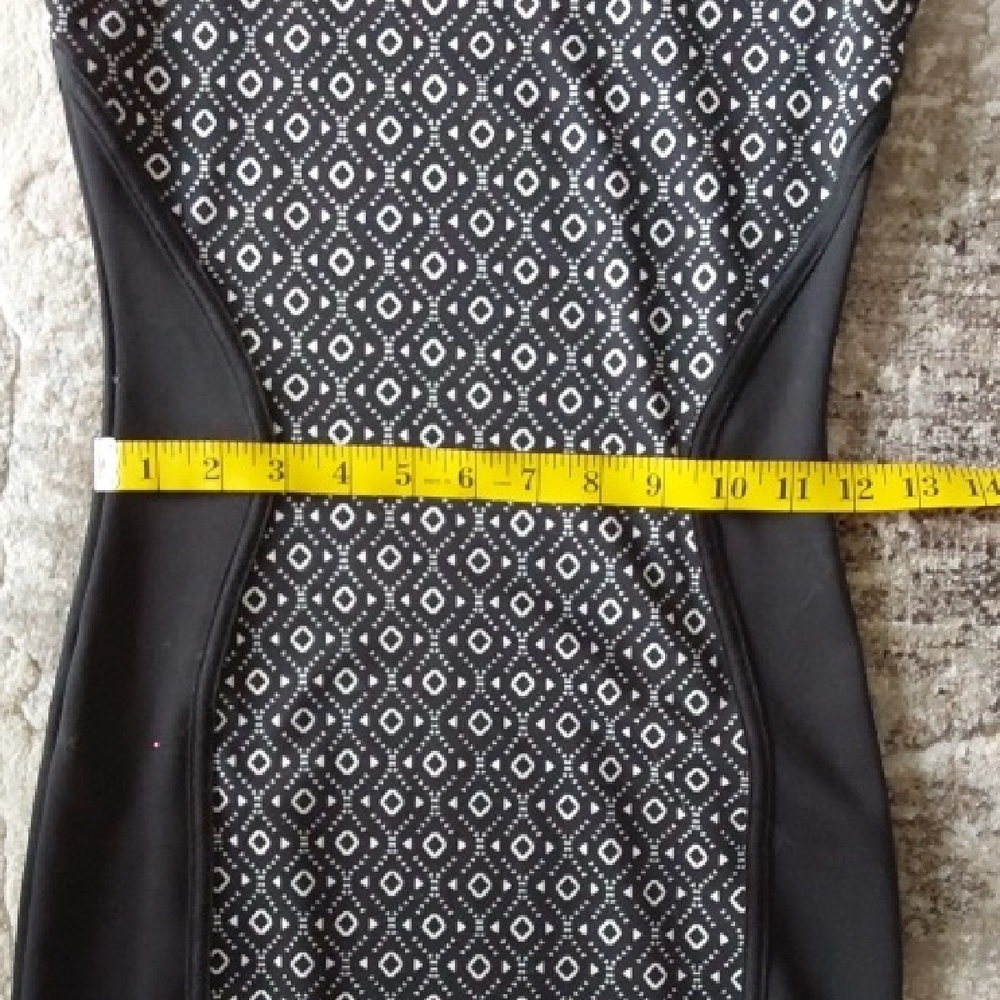 Elegant Black and White Patterned Dress - - Picture 8 of 11